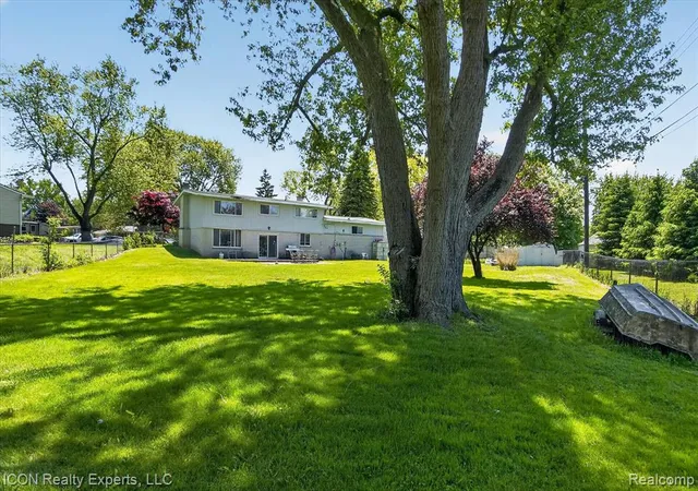Homes for sale in Commerce Township, MI | 1869 Middle Trail Rd, Commerce Township, MI 48390 | MLS# 60996723