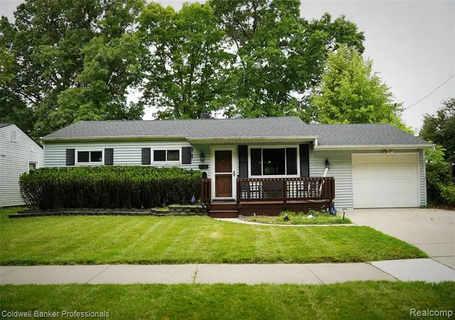 Homes for sale in Fenton, MI | 1017 N East St, Fenton, MI 48430 | MLS# 61003346