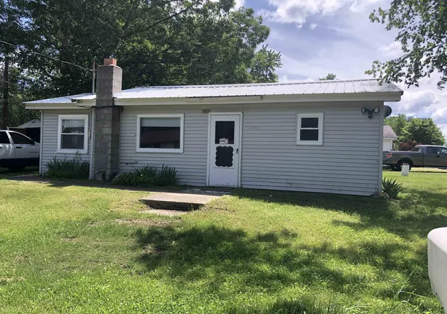 Photo 2 of Single family home for sale at 998 Cutoff Rd, Farwell, MI 48622 | MLS# 50212490 | Listing updated on 2026-06-28