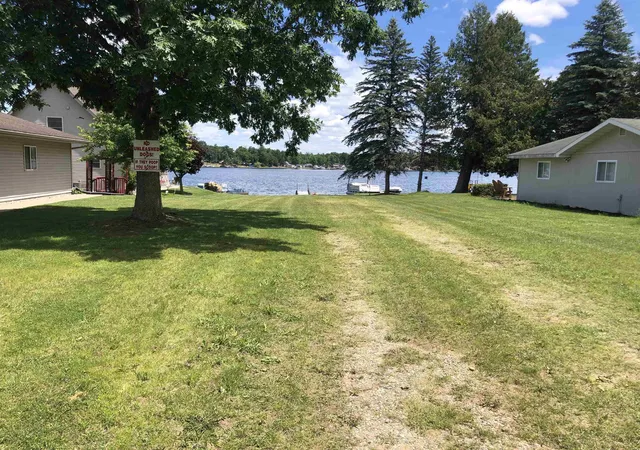 Photo 3 of Single family home for sale at 998 Cutoff Rd, Farwell, MI 48622 | MLS# 50212490 | Listing updated on 2026-06-28