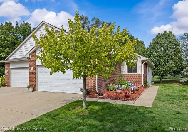 Photo 2 of Condo for sale at 7964 Divot Dr #6, Waterford, MI 48327 1483 | MLS# 61025183 | Listing updated on 2026-09-13
