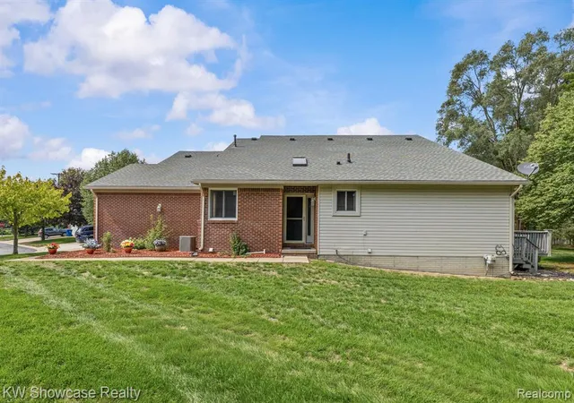 Photo 3 of Sale Pending at 7964 Divot Dr #6, Waterford, MI 48327 1483 | MLS# 61025183 | Listing updated on 2026-09-23