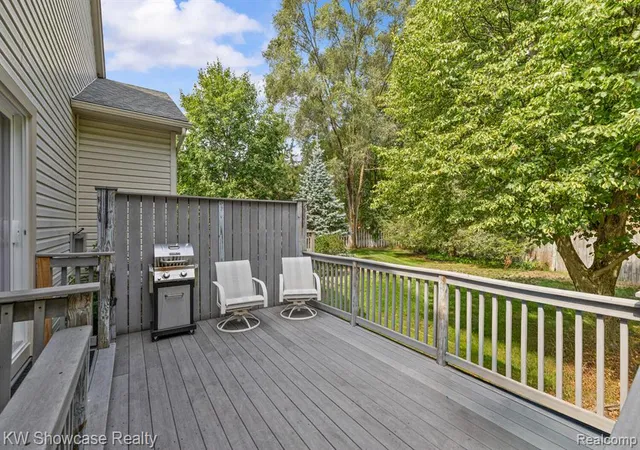 Photo 4 of Sale Pending at 7964 Divot Dr #6, Waterford, MI 48327 1483 | MLS# 61025183 | Listing updated on 2026-09-23