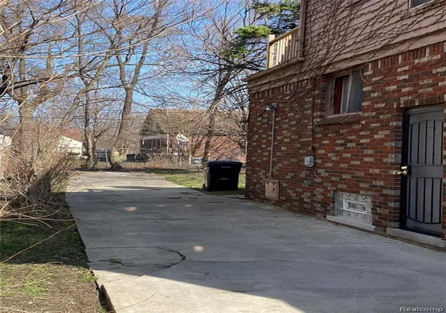 Photo 2 of Sale Pending at 10865 E Outer Dr, Detroit, MI 48224 | MLS# 40158207 | Listing updated on 2025-06-17