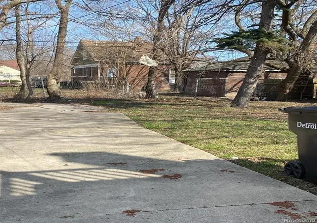 Photo 3 of Sale Pending at 10865 E Outer Dr, Detroit, MI 48224 | MLS# 40158207 | Listing updated on 2025-06-17