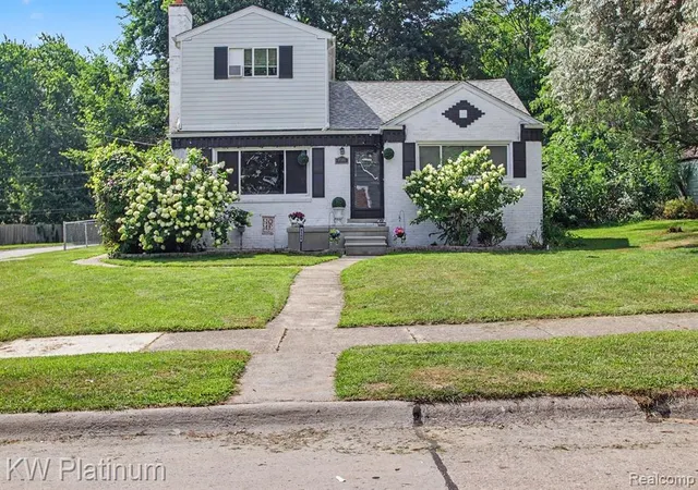 1st image of 8586 Superior, Center Line, MI 48015 | MLS# 61021972
