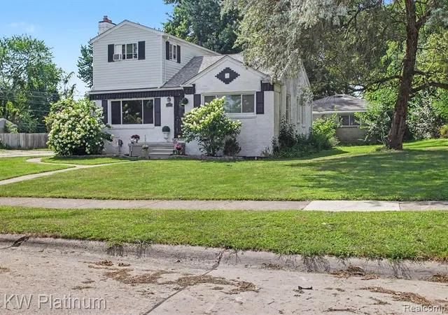 Photo 3 of Single family home for sale at 8586 Superior, Center Line, MI 48015 | MLS# 61021972 | Listing updated on 2026-08-21