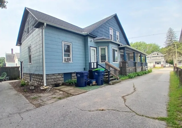 Photo 3 of Sale Pending at 507 S Wenona St, Bay City, MI 48706 | MLS# 50216636 | Listing updated on 2026-08-06