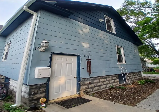Listing Photo 4 - Condo for sale in building located at 507 S Wenona St, Bay City, MI 48706