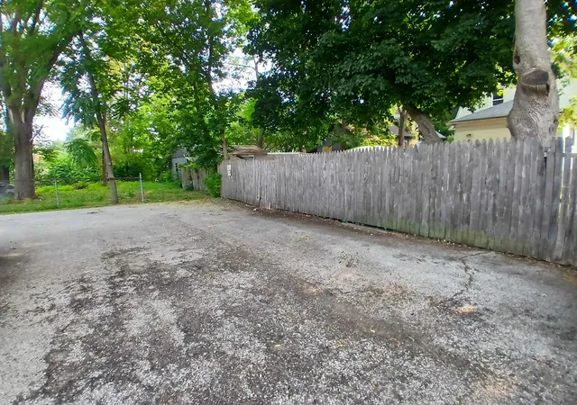 Listing Photo 5 - Condo for sale in building located at 507 S Wenona St, Bay City, MI 48706
