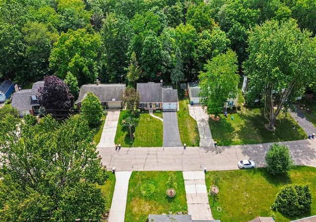 Photo 3 of Sale Pending at 3632 Chamberlain Ave, Grand Rapids, MI 49508 | MLS# 70543571 | Listing updated on 2026-09-09