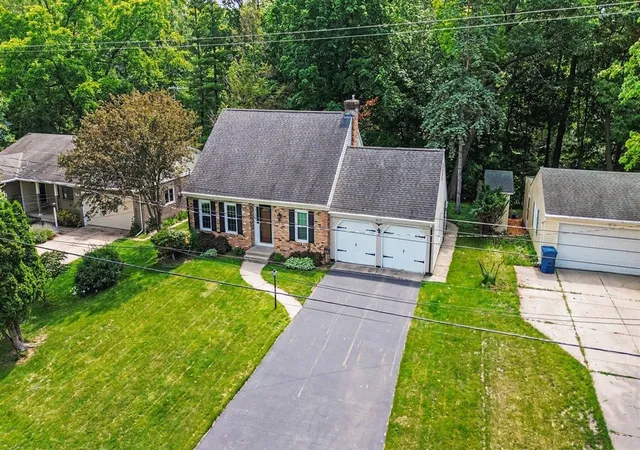 Photo 4 of Sale Pending at 3632 Chamberlain Ave, Grand Rapids, MI 49508 | MLS# 70543571 | Listing updated on 2026-09-09