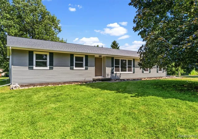 3rd image of 9200 Hickory Ridge Rd, Holly, MI 48442 8110 | MLS# 61010140