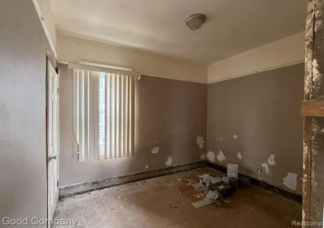 Photo 3 of Sale Pending at 30 Beyne St, Mount Clemens, MI 48043 | MLS# 61022195 | Listing updated on 2026-08-24