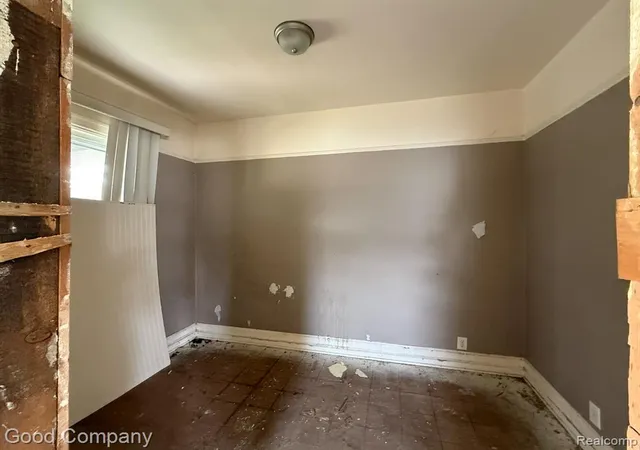 Photo 4 of Sale Pending at 30 Beyne St, Mount Clemens, MI 48043 | MLS# 61022195 | Listing updated on 2026-08-24