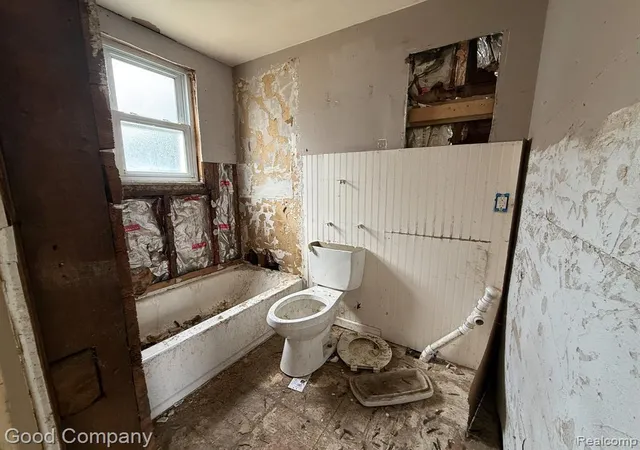 Photo 5 of Sale Pending at 30 Beyne St, Mount Clemens, MI 48043 | MLS# 61022195 | Listing updated on 2026-08-24