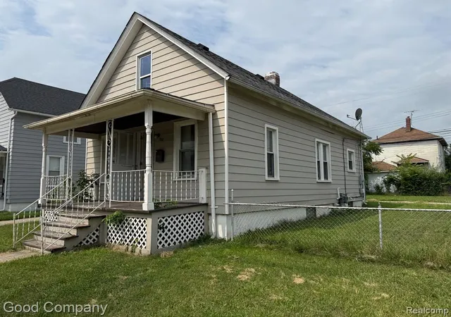 Photo 9 of Sale Pending at 30 Beyne St, Mount Clemens, MI 48043 | MLS# 61022195 | Listing updated on 2026-08-24
