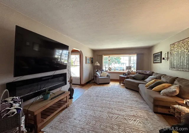 Photo 4 of Single family home for sale at 228 E Chocolay St, Munising, MI 49862 | MLS# 50216265 | Listing updated on 2026-08-24