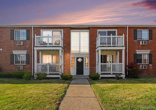Homes for sale in Royal Oak, MI | 2440 Parmenter Blvd #204, Royal Oak, MI 48073 | MLS# 61000411