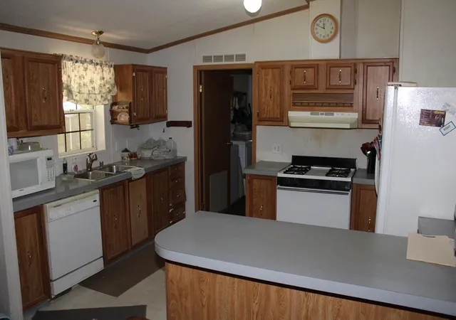 Homes for sale in Harrison, MI | 3331 Russell Dr, Harrison, MI 48625 | MLS# 50213593