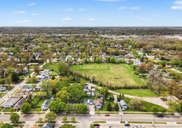 3rd image of 1301 N Henry St, Bay City, MI 48706 | MLS# 50207250