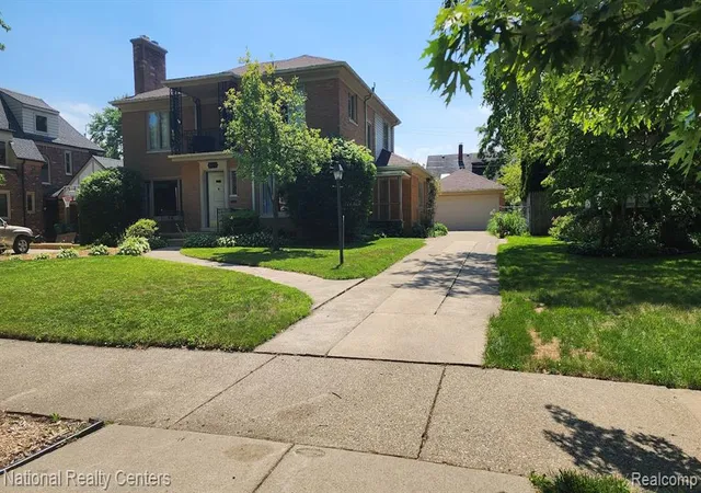 Homes for sale in Grosse Pointe Park, MI | 821 Pemberton Rd, Grosse Pointe Park, MI 48230 | MLS# 61005558