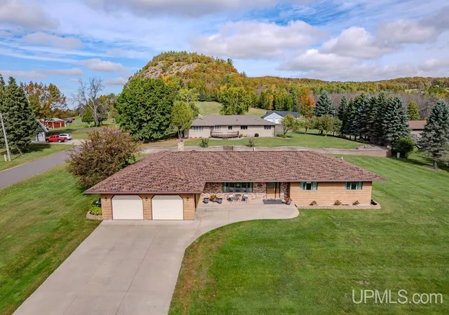 Homes for sale in Bessemer, MI | 1002 E Gold St, Bessemer, MI 49911 | MLS# 50212052