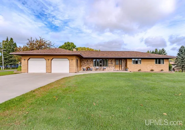 Homes for sale in Bessemer, MI | 1002 E Gold St, Bessemer, MI 49911 | MLS# 50212052