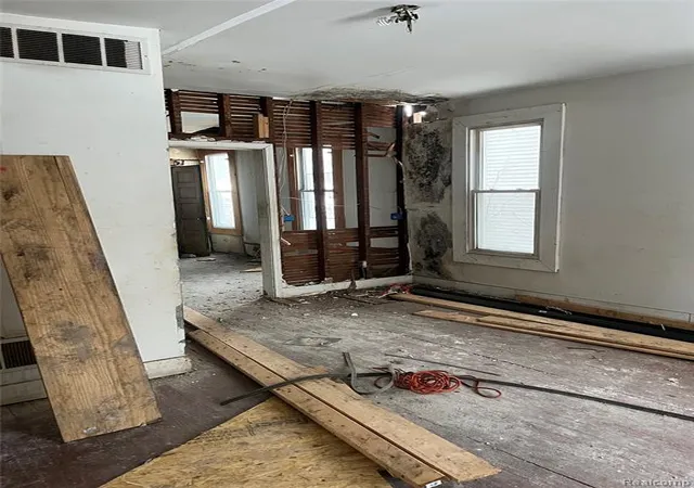 5th image of 1480 Shipherd St, Detroit, MI 48214 2455 | MLS# 60964274