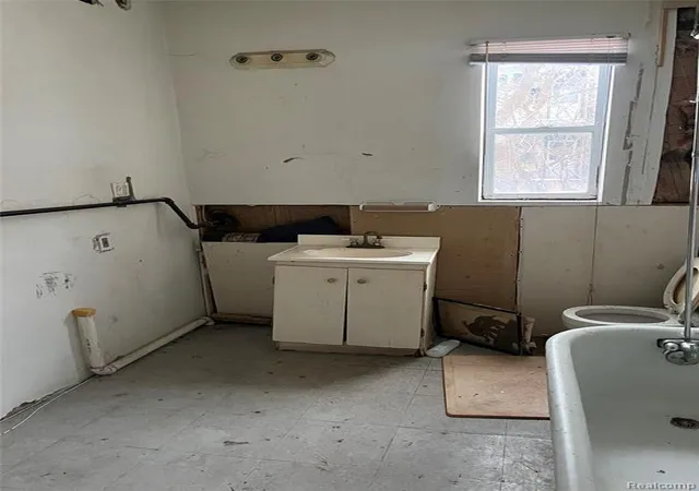 8th image of 1480 Shipherd St, Detroit, MI 48214 2455 | MLS# 60964274