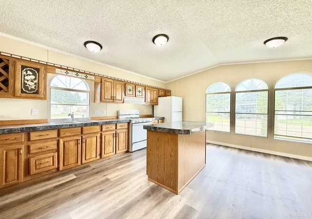 Homes for sale in Escanaba, MI | 1600 S 30Th St, Escanaba, MI 49829 | MLS# 50213393