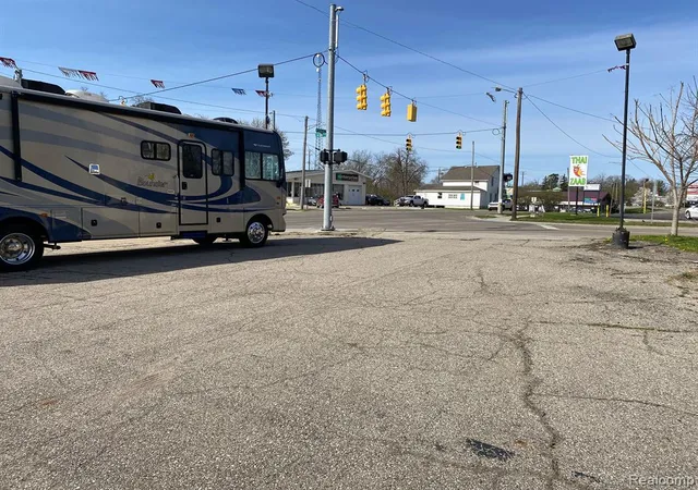 Photo 1 of Sale Pending at 116 W Genesee St, Lapeer, MI 48446 | MLS# 60302304 | Listing updated on 2025-06-30