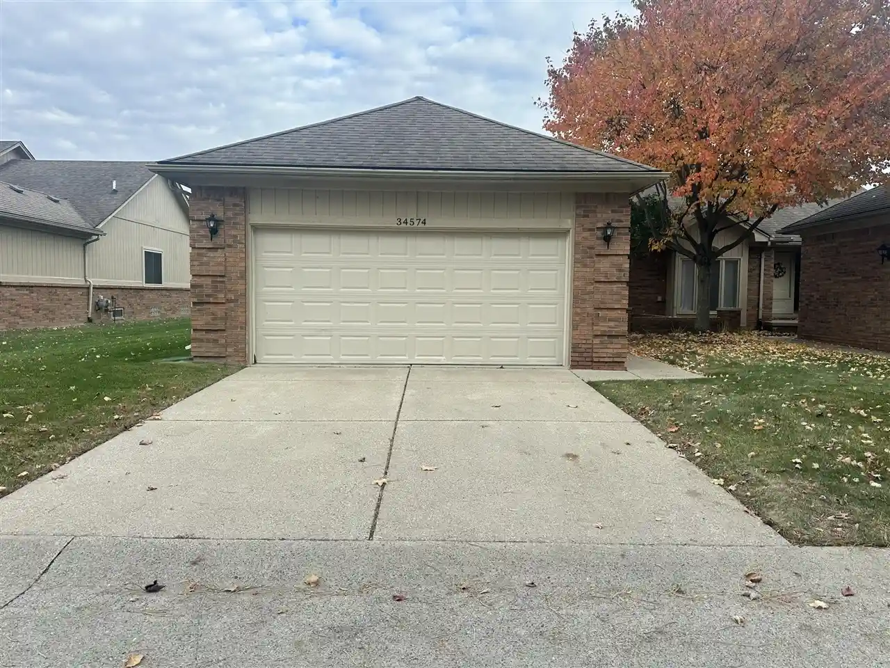 Listing Photo 2 - Condo for sale in 34574 Maple Ln located at 34574 Maple Ln, Sterling Heights, MI 48312 - Unit 34574 Maple Lane