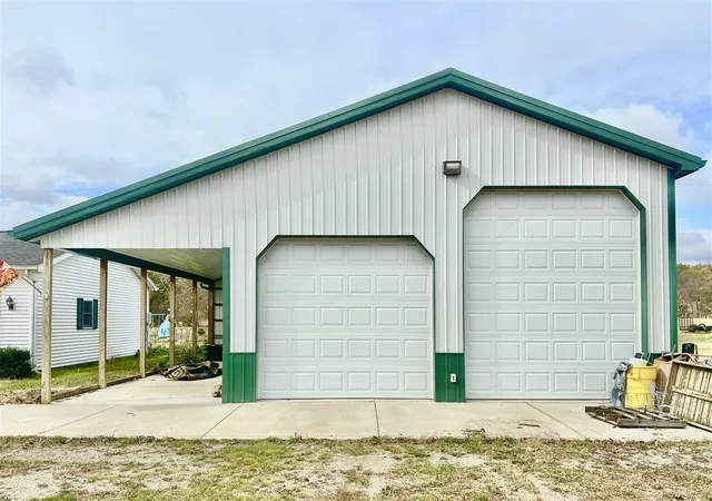 Photo 3 of Single family home for sale at 9632 Fowle Rd, Jonesville, MI 49250 | MLS# 70502845 | Listing updated on 2026-03-29