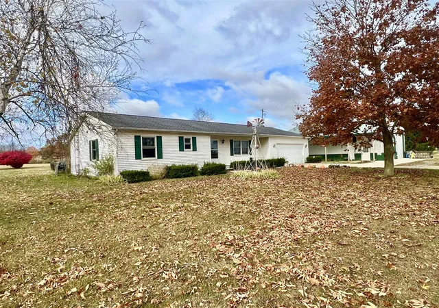Photo 4 of Single family home for sale at 9632 Fowle Rd, Jonesville, MI 49250 | MLS# 70502845 | Listing updated on 2026-03-29