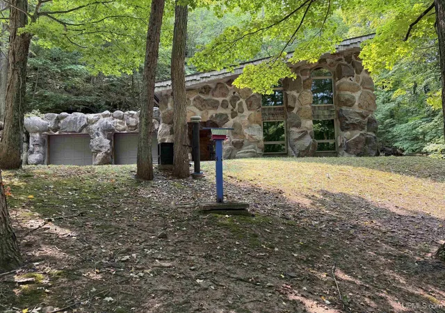 Photo 1 of Single family home for sale at E4901 Slade Rd, Ironwood, MI 49938 | MLS# 50220025 | Listing updated on 2026-09-17