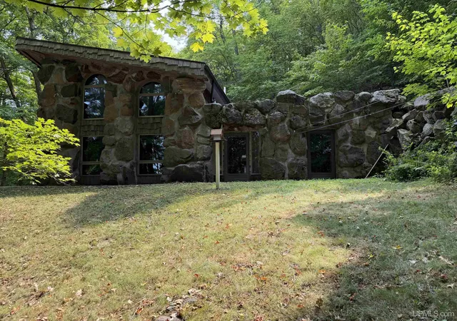 Photo 2 of Single family home for sale at E4901 Slade Rd, Ironwood, MI 49938 | MLS# 50220025 | Listing updated on 2026-09-17