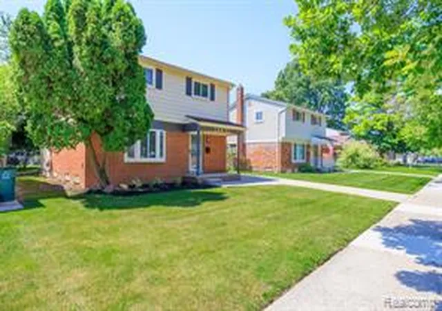 Homes for sale in Oak Park, MI | 14631 Labelle St, Oak Park, MI 48237 | MLS# 61008969