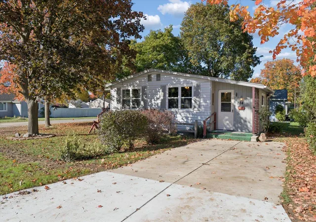Homes for sale in Corunna, MI | 224 W Mcneil St, Corunna, MI 48817 | MLS# 50192403
