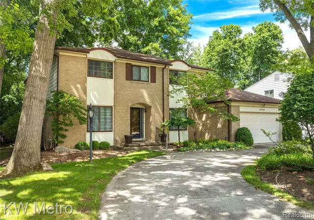 1st image of 22560 Kenwyck Dr, Southfield, MI 48034 | MLS# 61007859