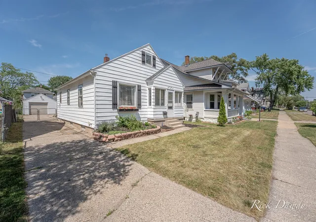 Photo 3 of Single family home for sale at 1225 Rathbone St, Wyoming, MI 49509 | MLS# 70538298 | Listing updated on 2026-10-12