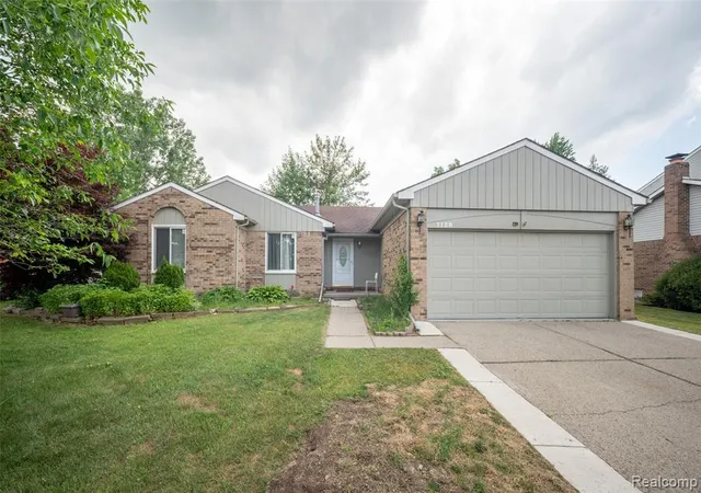 Homes for sale in Canton, MI | 1129 Whittier Dr, Canton, MI 48187 | MLS# 61003185