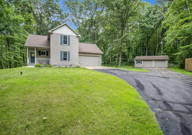 Photo 1 of Single family home for sale at 10950 W Dr, Bellevue, MI 49021 | MLS# 70482324 | Listing updated on 2025-12-03
