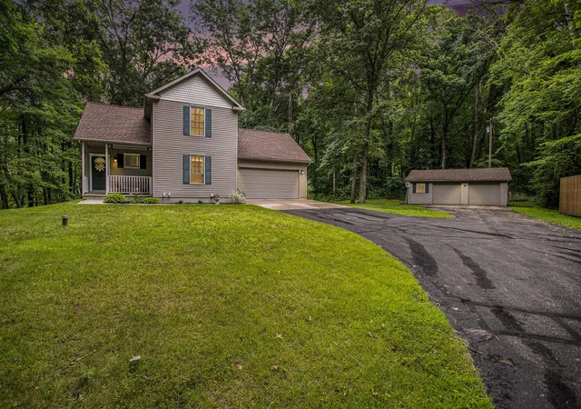Photo 2 of Single family home for sale at 10950 W Dr, Bellevue, MI 49021 | MLS# 70482324 | Listing updated on 2025-12-03