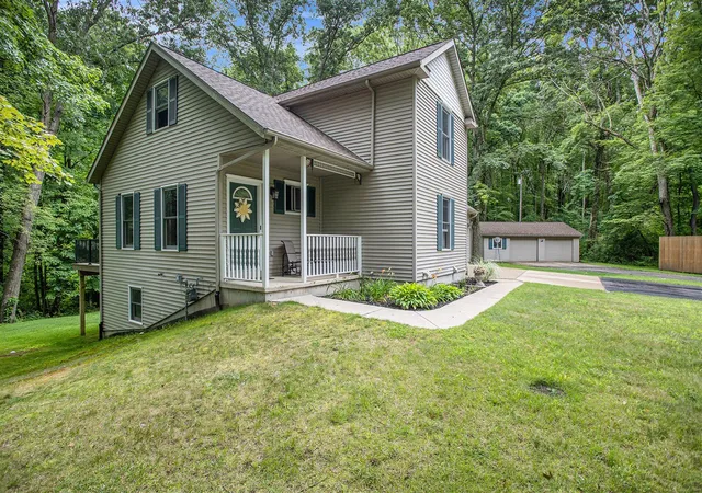 Photo 3 of Single family home for sale at 10950 W Dr, Bellevue, MI 49021 | MLS# 70482324 | Listing updated on 2025-12-03
