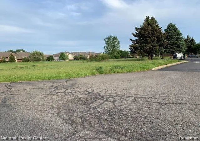 3rd image of 43300 Hayes, Clinton Township, MI 48038 | MLS# 60137106