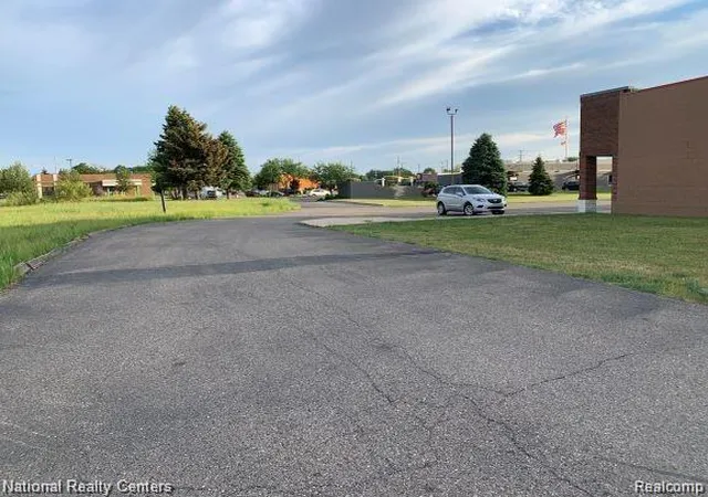 4th image of 43300 Hayes, Clinton Township, MI 48038 | MLS# 60137106