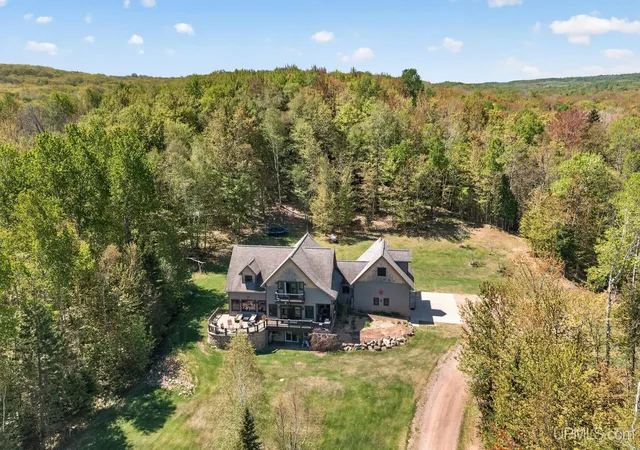 Homes for sale in Marquette, MI | 330 Little Lake Rd, Marquette, MI 49855 | MLS# 50204543