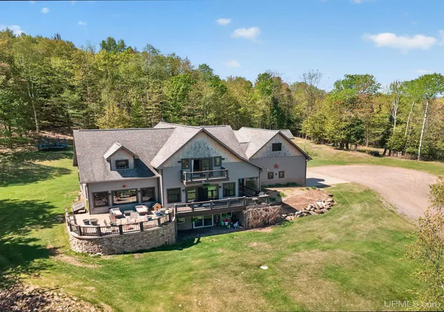 Homes for sale in Marquette, MI | 330 Little Lake Rd, Marquette, MI 49855 | MLS# 50204543