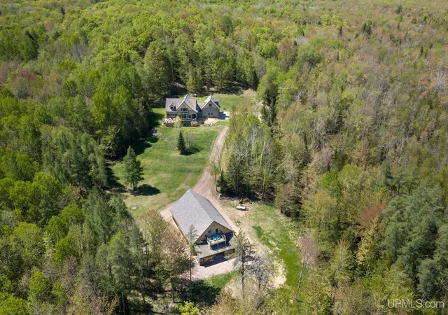 Photo 3 of Single family home for sale at 330 Little Lake Rd, Marquette, MI 49855 | MLS# 50204543 | Listing updated on 2026-08-18